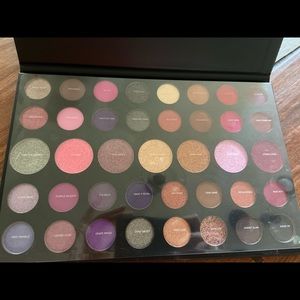 Morphe eyeshadow pallet.